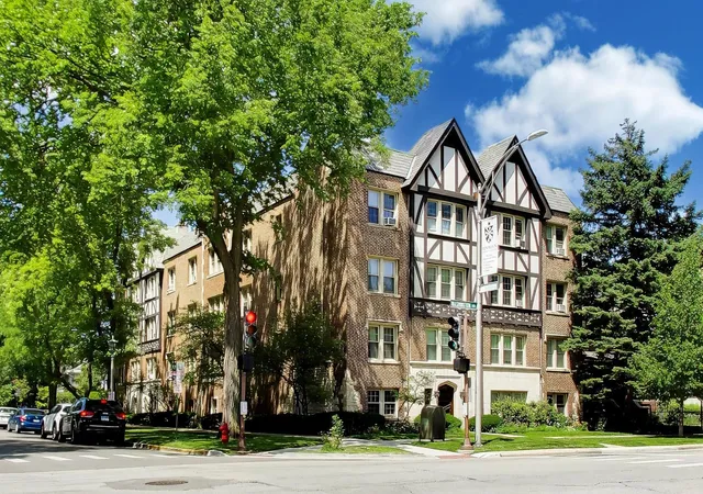 Homes for sale in Oak Park, IL | 530 Washington Blvd #3W, Oak Park, IL 60302 | MLS# 12698080