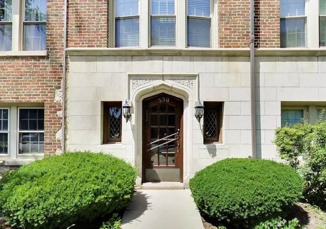 Homes for sale in Oak Park, IL | 530 Washington Blvd, Oak Park, IL 60302
