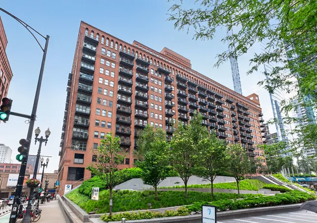 Homes for sale in Chicago, IL | 165 N Canal St #1419, Chicago, IL 60606 | MLS# 12698090