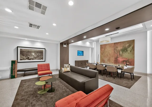 Homes for sale in Chicago, IL | 165 N Canal Street, Chicago, IL 60606 | Houzeo