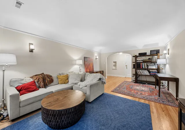Homes for sale in Oak Park, IL | 344 S Maple Ave #2B, Oak Park, IL 60302 | MLS# 12698107