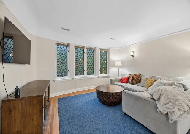 Homes for sale in Oak Park, IL | 344 S Maple Ave #2B, Oak Park, IL 60302 | MLS# 12698107