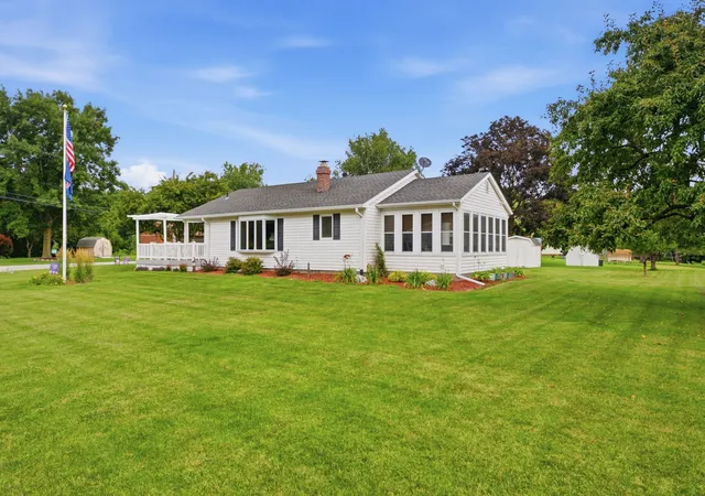 Homes for sale in Coal Valley, IL | 414 W 19th Ave, Coal Valley, IL 61240 | MLS# 12698109