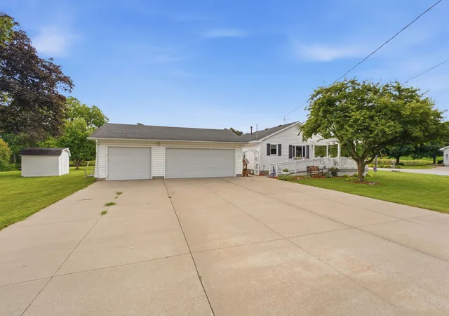 Homes for sale in Coal Valley, IL | 414 W 19th Ave, Coal Valley, IL 61240 | MLS# 12698109