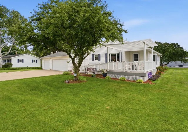 Homes for sale in Coal Valley, IL | 414 W 19Th Ave, Coal Valley, IL 61240 | MLS# 12698109