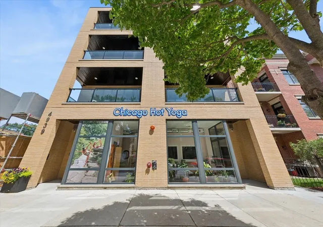 Homes for sale in Chicago, IL | 4939 N Damen Ave #404, Chicago, IL 60625 | MLS# 12698124