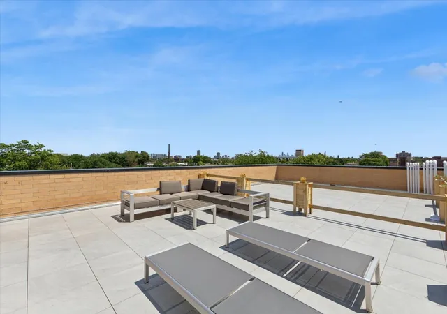 Homes for sale in Chicago, IL | 4939 N Damen Avenue, Chicago, IL 60625 | Houzeo