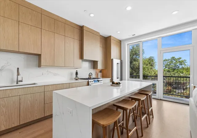 Homes for sale in Chicago, IL | 4939 N Damen Ave #404, Chicago, IL 60625 | MLS# 12698124