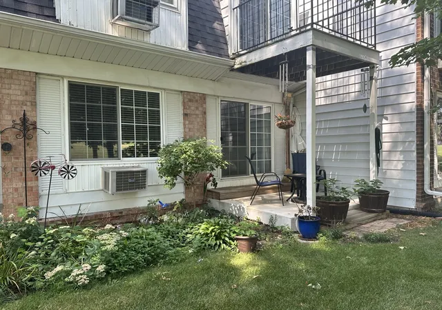 Homes for sale in Freeport, IL | 714 Kiwanis Dr #1, Freeport, IL 61032 | MLS# 12698125