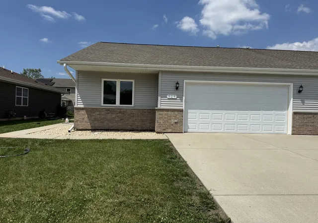 Homes for sale in Braidwood, IL | 924 Bergera St W, Braidwood, IL 60408 | MLS# 12698127