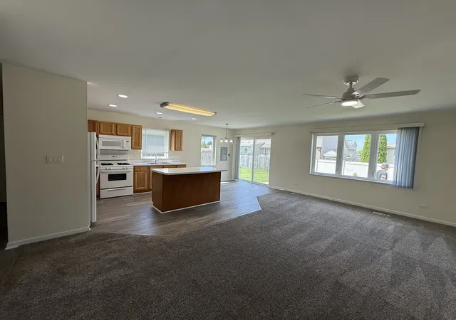 3rd image of 924 Bergera St W, Braidwood, IL 60408 | MLS# 12698127