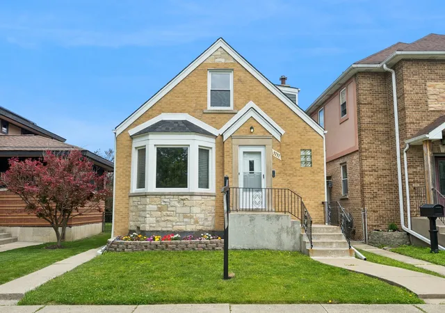 Homes for sale in Chicago, IL | 3737 N Cumberland Ave, Chicago, IL 60634 | MLS# 12698137