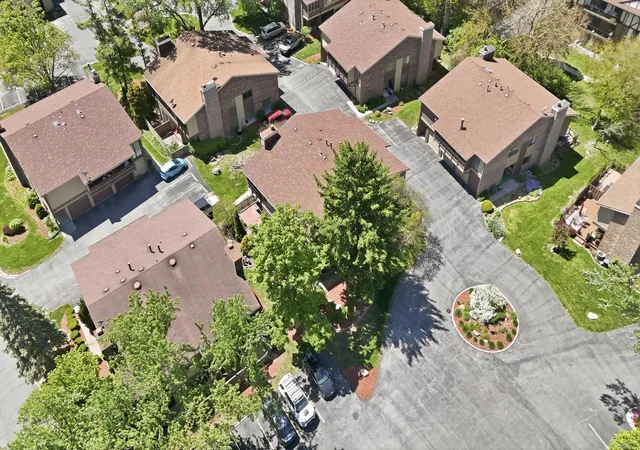 Homes for sale in Palos Hills, IL | 1 W Stonebridge Ct #1C, Palos Hills, IL 60465 | MLS# 12698141