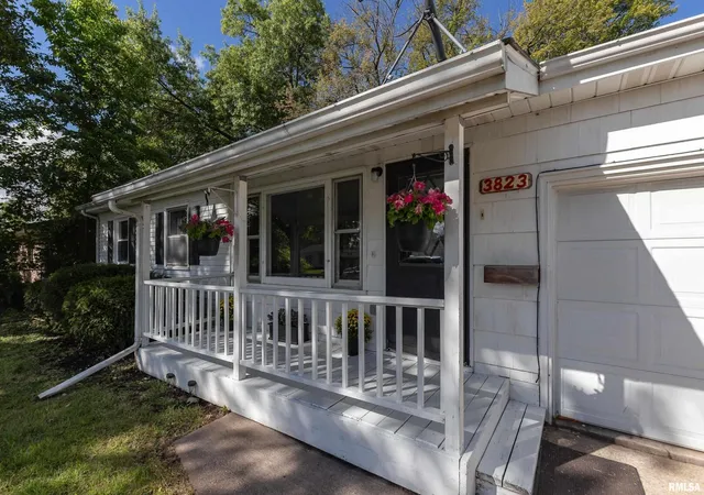 Homes for sale in Moline, IL | 3823 15th St, Moline, IL 61265 | MLS# 12698148