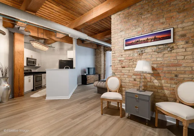 Homes for sale in Chicago, IL | 225 W Huron St, Chicago, IL 60654