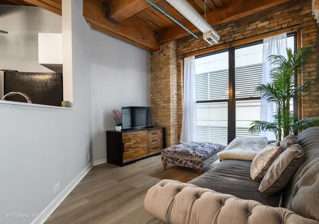 Homes for sale in Chicago, IL | 225 W Huron St, Chicago, IL 60654