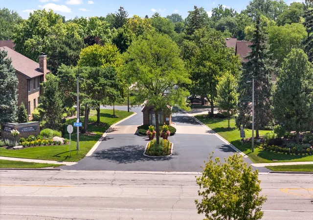 2nd image of 22 Kings Ct, Westchester, IL 60154