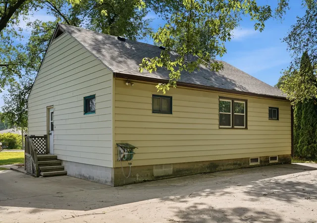 Homes for sale in Dixon, IL | 1009 Chicago Ave, Dixon, IL 61021 | MLS# 12698225