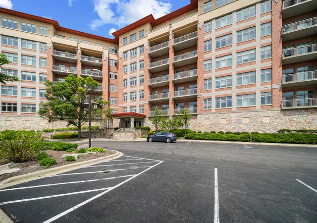 Homes for sale in Wheeling, IL | 100 Prairie Park Dr #709, Wheeling, IL 60090 | MLS# 12698229
