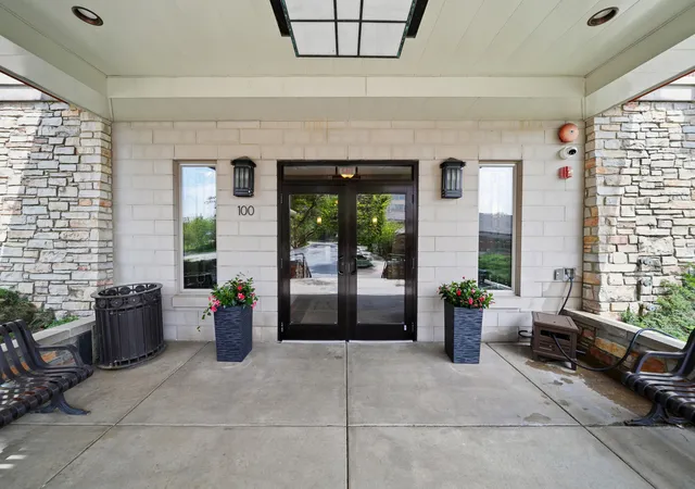 3rd image of 100 Prairie Park Dr, Wheeling, IL 60090