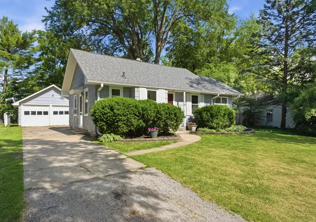 Photo 12 of Sale Pending at 512 S Calumet Ave, Aurora, IL 60506 | MLS# 12698234 | Listing updated on 2026-09-12