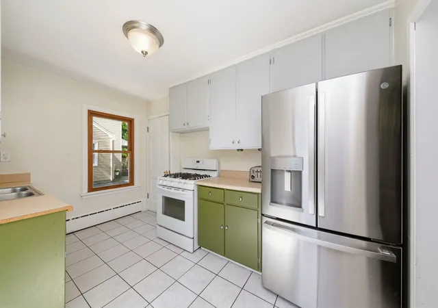 Photo 3 of Sale Pending at 512 S Calumet Ave, Aurora, IL 60506 | MLS# 12698234 | Listing updated on 2026-09-12