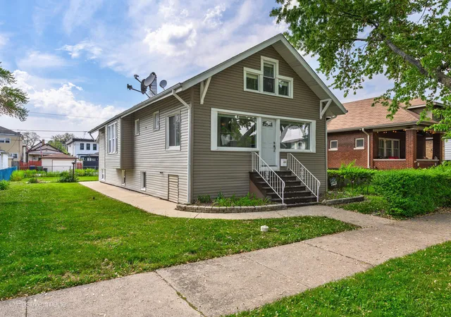 1st image of 827 Thomas Ave, Forest Park, IL 60130 | MLS# 12698298