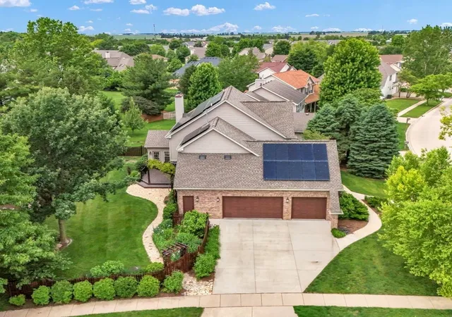 Photo 2 of Single family home for sale at 4601 Stonebridge Dr, Champaign, IL 61822 | MLS# 12698313 | Listing updated on 2026-09-28