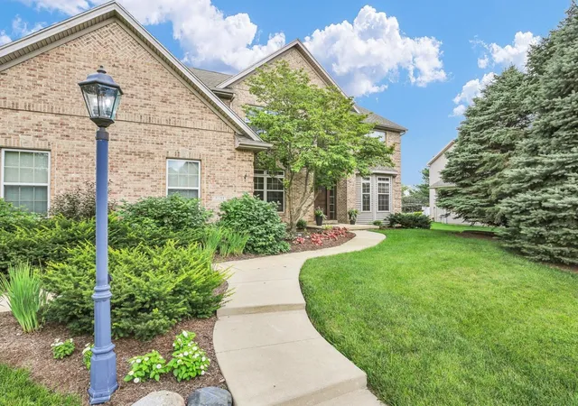 Photo 4 of Single family home for sale at 4601 Stonebridge Dr, Champaign, IL 61822 | MLS# 12698313 | Listing updated on 2026-09-28