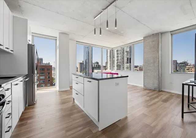 Homes for sale in Chicago, IL | 659 W Randolph St #813, Chicago, IL 60661 | MLS# 12698326