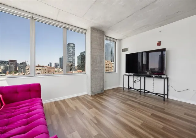 Homes for sale in Chicago, IL | 659 W Randolph St #813, Chicago, IL 60661 | MLS# 12698326