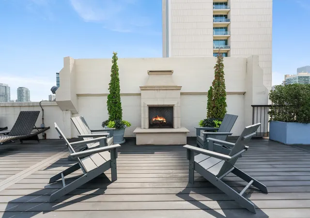 Homes for sale in Chicago, IL | 758 N Larrabee St #418, Chicago, IL 60654 | MLS# 12698380