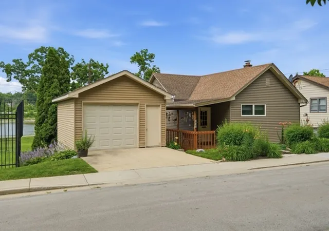 1st image of 642 Wellington Ave, Elgin, IL 60120 | MLS# 12698385