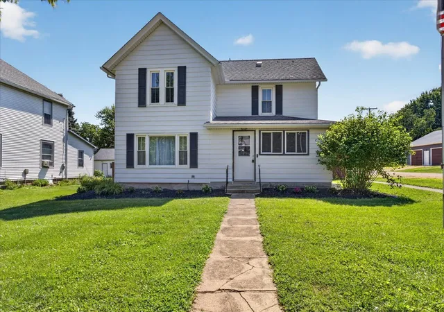 Homes for sale in Leaf River, IL | 411 Main St, Leaf River, IL 61047 | MLS# 12698402
