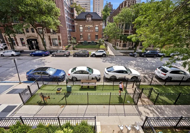 Homes for sale in Chicago, IL | 3930 N Pine Grove Ave #306, Chicago, IL 60613 | MLS# 12698405
