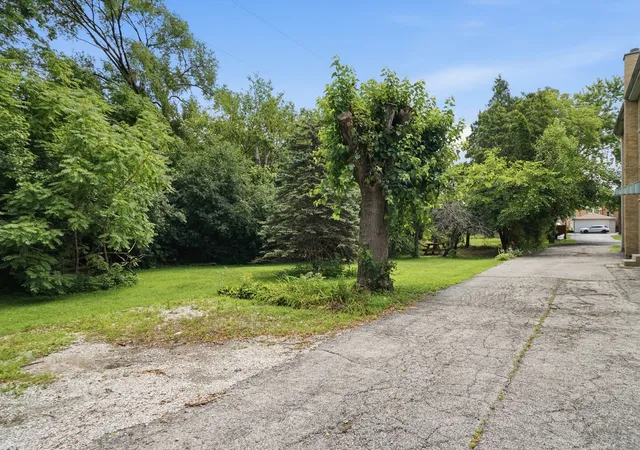 Homes for sale in Chicago Ridge, IL | 10500 Lyman Ave, Chicago Ridge, IL 60415 | MLS# 12698422