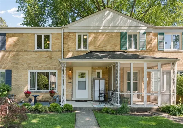 1st image of 1923 Grant St, Evanston, IL 60201 | MLS# 12698426
