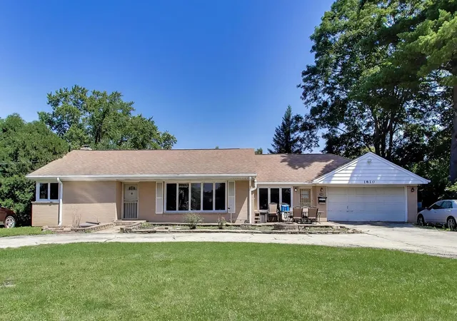 Homes for sale in Arlington Heights, IL | 1810 E Euclid Ave, Arlington Heights, IL 60004 | MLS# 12698444
