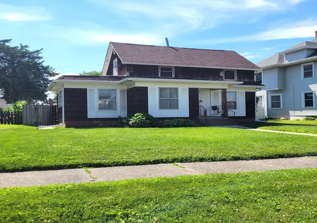 Homes for sale in Moline, IL | 411 39th St, Moline, IL 61265 | MLS# 12698459