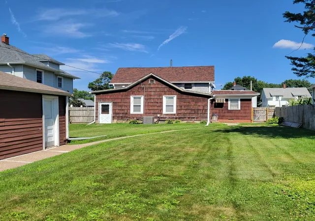 Homes for sale in Moline, IL | 411 39th St, Moline, IL 61265 | MLS# 12698459