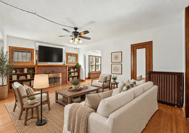 Photo 4 of Single family home for sale at 117 N Reed St, Joliet, IL 60435 | MLS# 12698483 | Listing updated on 2026-10-08