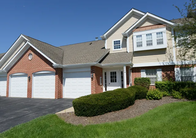 Homes for sale in Schaumburg, IL | 208 Winnsboro Ct #A, Schaumburg, IL 60193 | MLS# 12698500