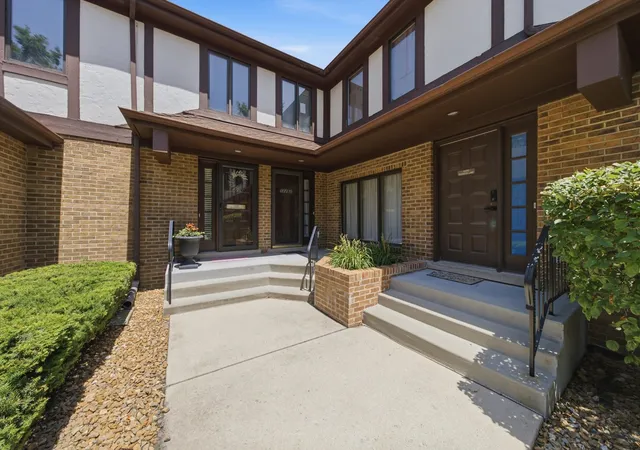 Photo 2 of Townhouse for sale at 12254 S Dogwood Ln #1B, Palos Heights, IL 60463 | MLS# 12698554 | Listing updated on 2026-07-13