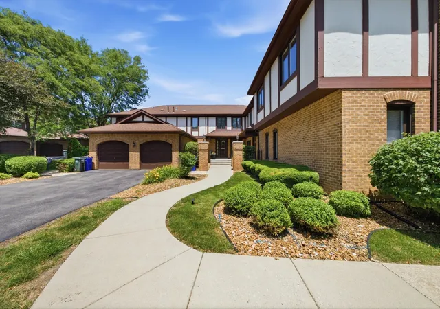 Photo 3 of Townhouse for sale at 12254 S Dogwood Ln #1B, Palos Heights, IL 60463 | MLS# 12698554 | Listing updated on 2026-07-13