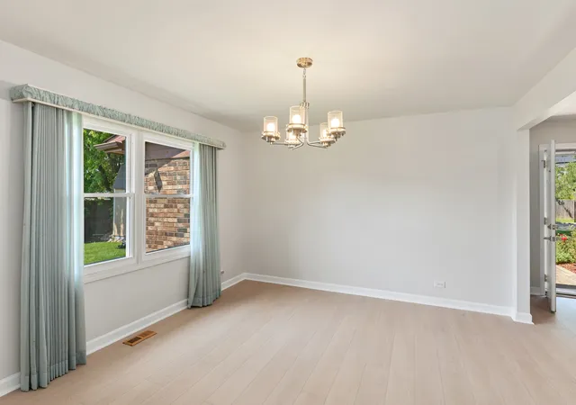 5th image of 11 Birchwood Ave, Deerfield, IL 60015 | MLS# 12698586