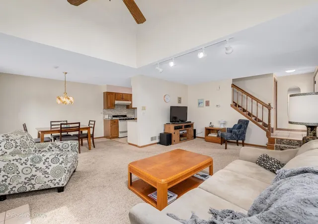 4th image of 7932 Stewart Dr, Darien, IL 60561 | MLS# 12698610