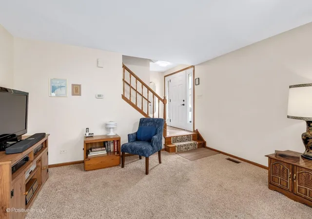5th image of 7932 Stewart Dr, Darien, IL 60561 | MLS# 12698610