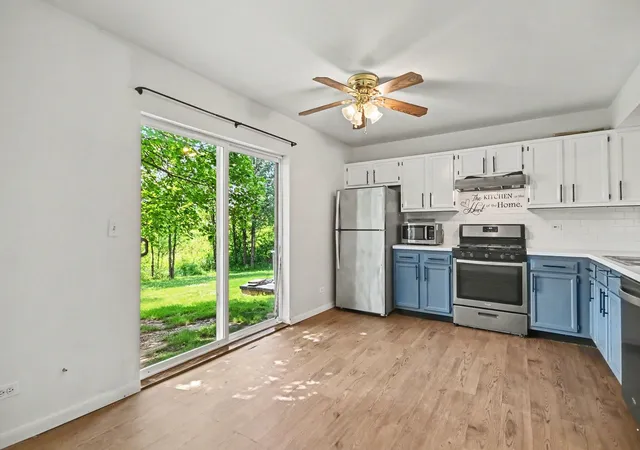 Photo 4 of Townhouse for sale at 2734 Preston Ct, Aurora, IL 60502 | MLS# 12698617 | Listing updated on 2026-09-22