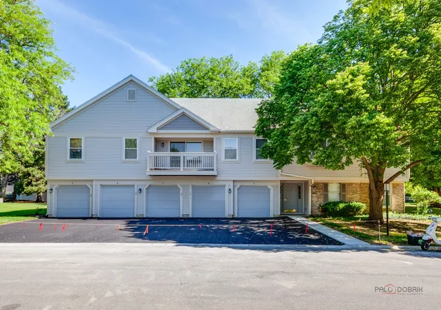 Homes for sale in Mundelein, IL | 1209 Bradwell Ln #E, Mundelein, IL 60060 | MLS# 12698627