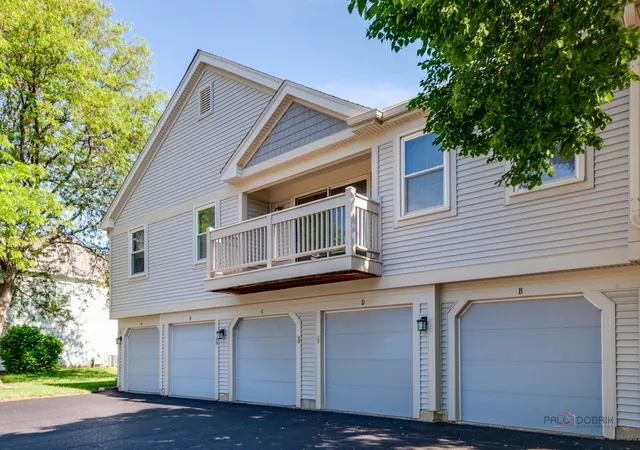 Homes for sale in Mundelein, IL | 1209 Bradwell Ln, Mundelein, IL 60060